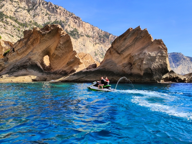  Profiter du jet ski dans les eaux d'Ibiza