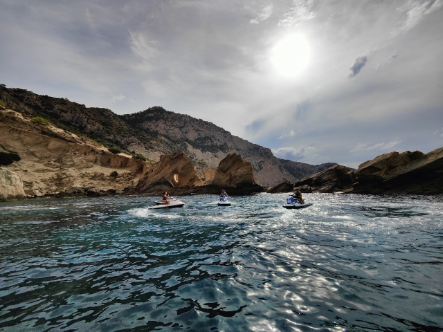  Profiter du jet ski dans les eaux d'Ibiza 