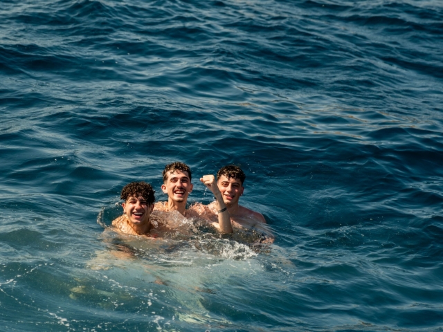  Baignade dans la mer 