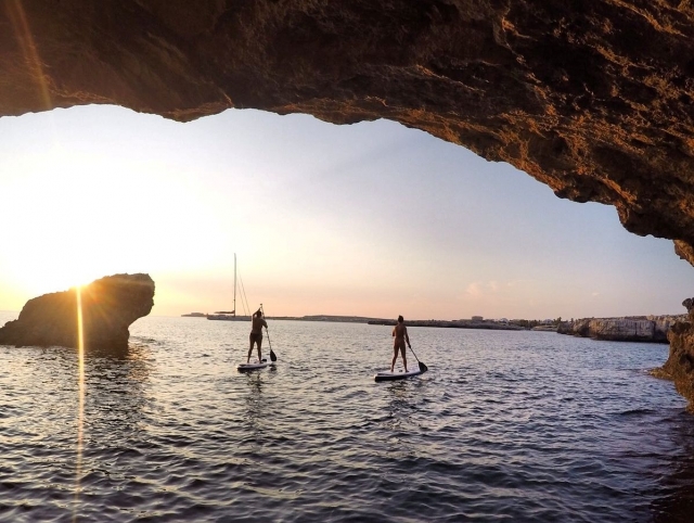  quitter la grotte au coucher du soleil 
