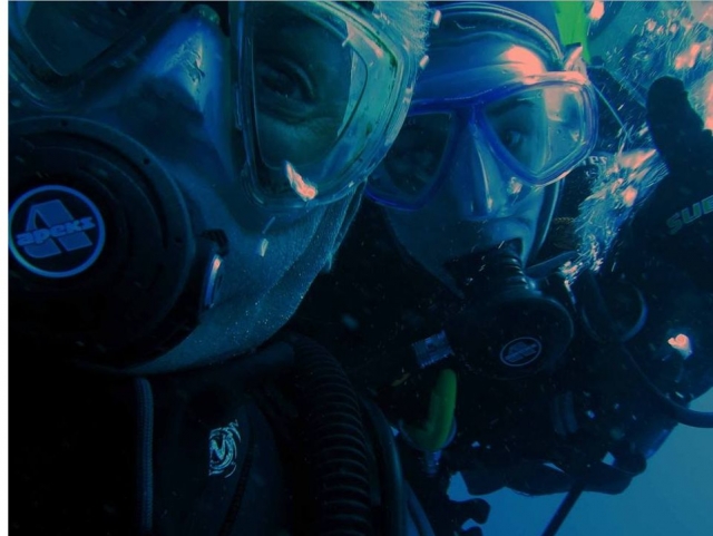  Les 2 plongeurs sous la mer 