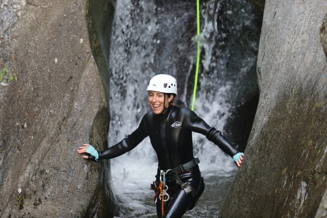  Between two rock walls 
