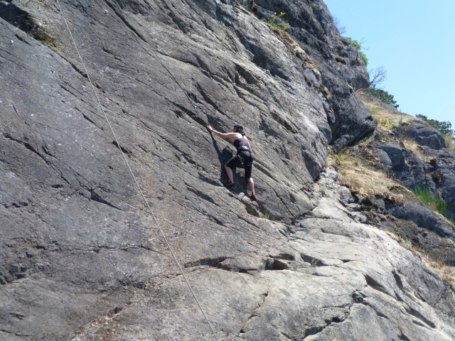 Sesion de escalada en pared natural