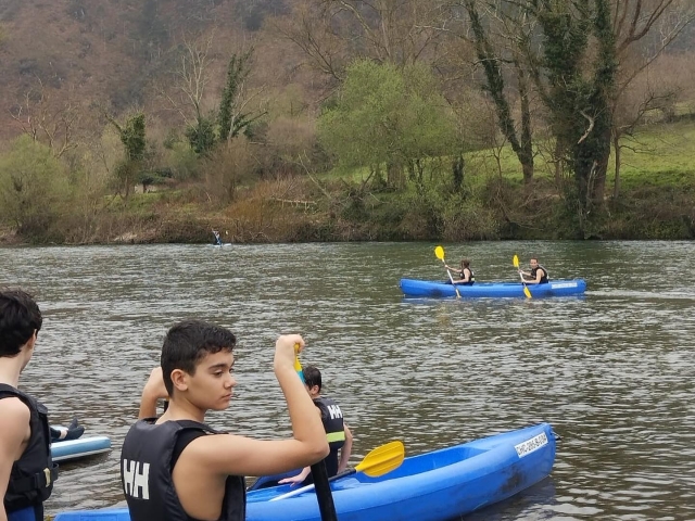 Desciende el río Sella en canoa