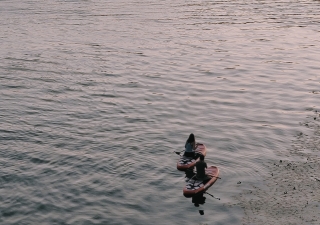 在阿兰胡埃斯宫前划桨冲浪