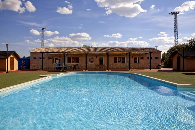  Strutture con piscina 