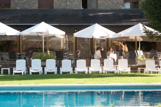  Repos dans la piscine