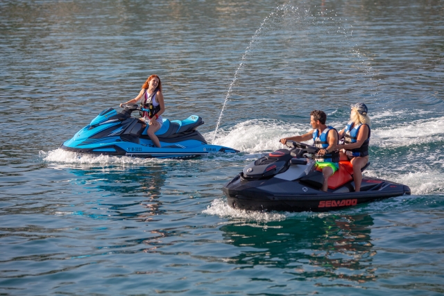 Motos de agua rápidas 