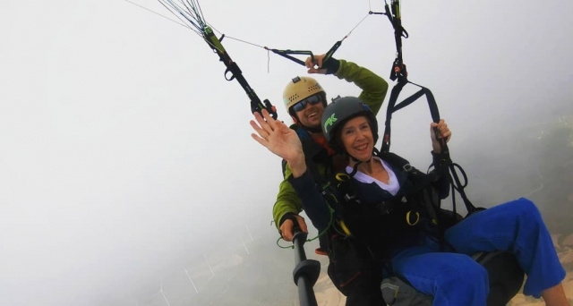  Parapendio tra le nuvole