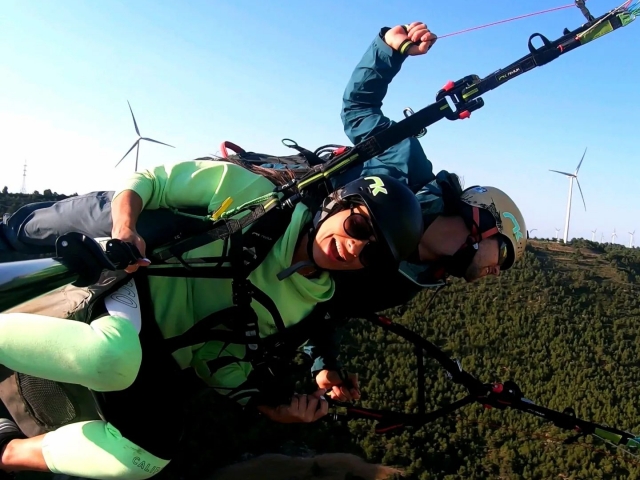  Spüren Sie die Spannung des Gleitschirmfliegens