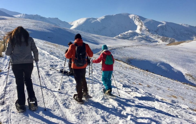 Salida con raquetas de nieve en los Pirineos