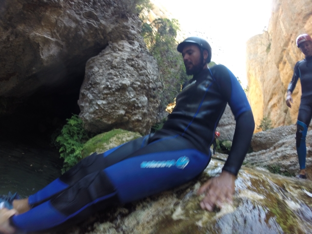  Salto giù dallo scivolo del burrone 