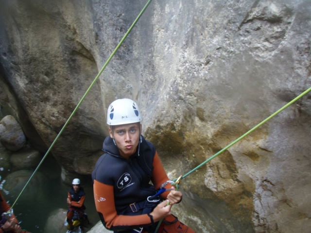 Descendiendo rapel de morritos