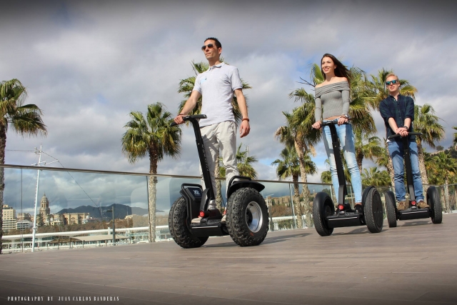  die ganze Familie auf Malaga Segway