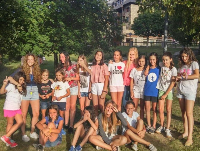 Chicas en el campamento