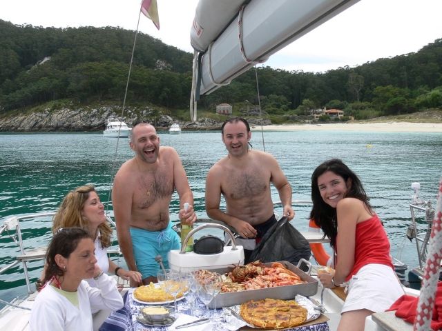  Gemeinsames Essen auf dem Boot