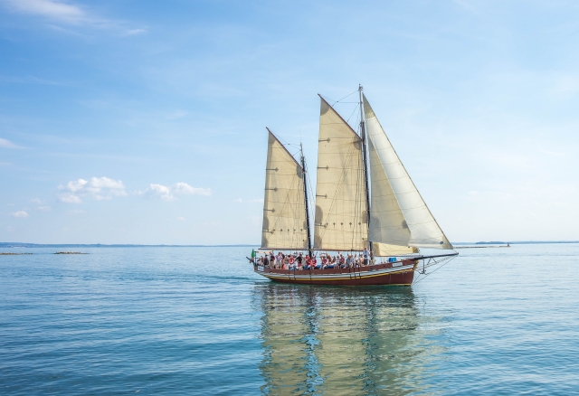 Velero en aguas mediterraneas
