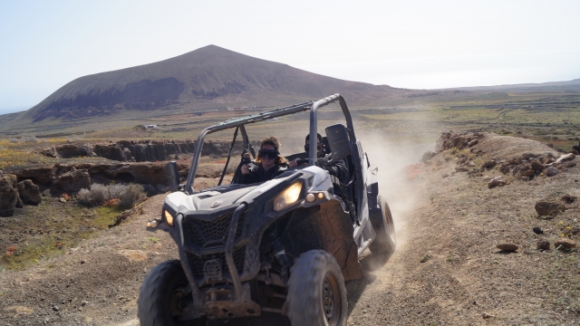  Esplora Lanzarote con un buggy 