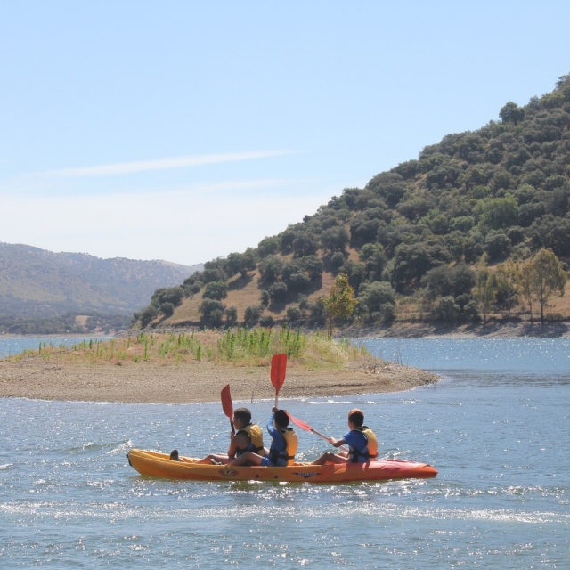 Piragua por el embalse