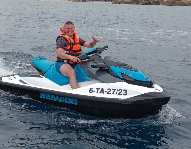 Moto de agua en la costa de Tarragona