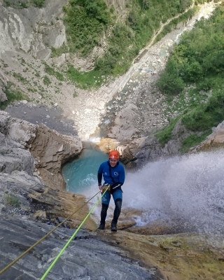 Canyoning de nível médio-alto no Sorrosal, 5h