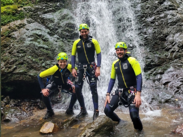  在阿斯图里亚斯溪降 