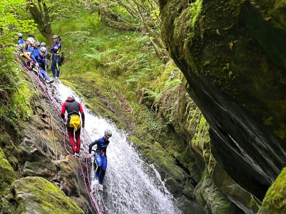  在 Vallegón 峡谷下降 