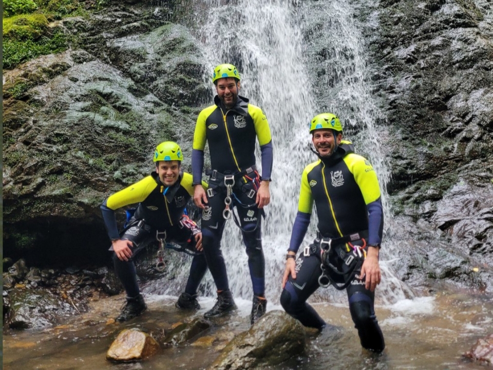  在阿斯图里亚斯溪降 