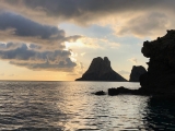 Ruta en barco atardecer Bahía de San Antonio niños
