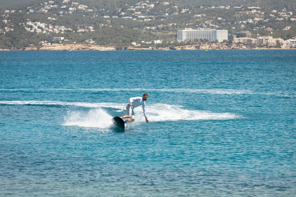 Surfea con el mar en calma Surfea con el mar en calma