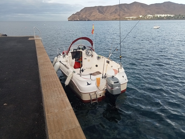 Nuestro barco amarrado en el puerto
