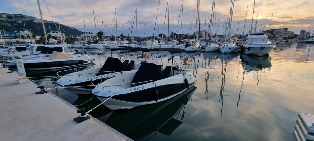 Barcos listos para navegar por Denia
