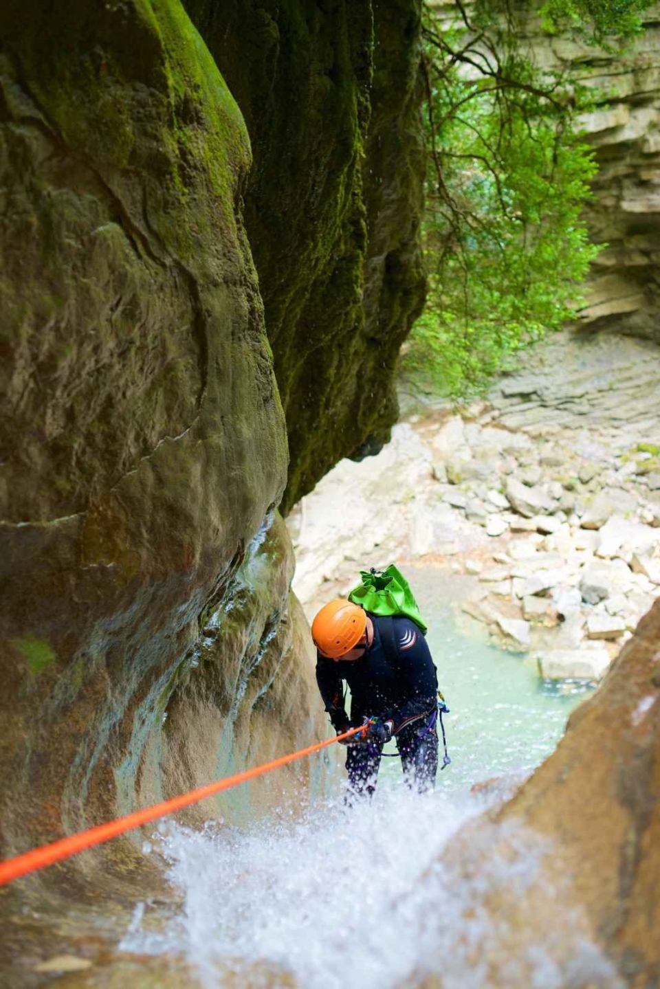 Descendiendo por la cascada