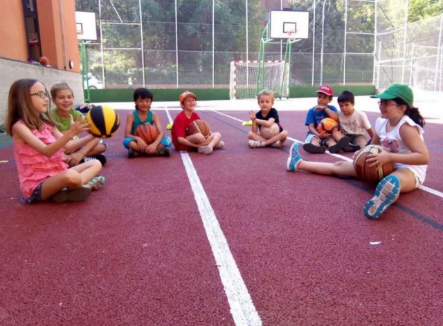  Time to play outdoors 