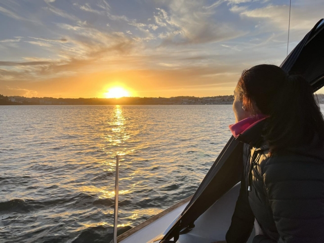  Sail through the coves and beaches of Galicia 