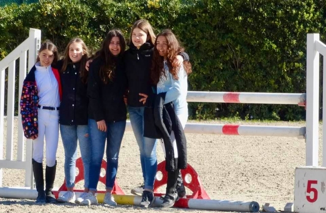  Horse riding students