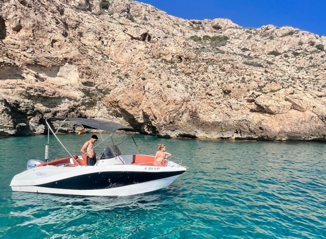  Pilot one of our boats in Cabo de Gata_resultado