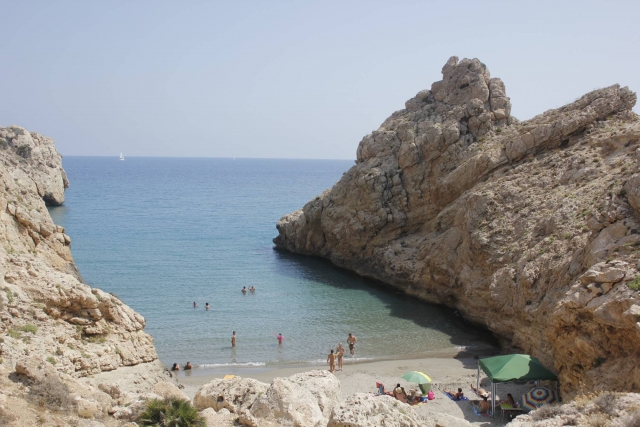 Calas de Almeria para recorrer con una embarcacion