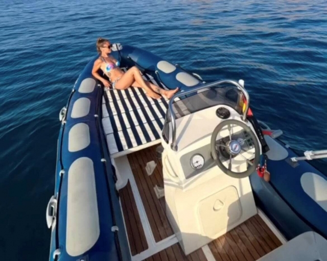  Noleggio di barche a motore con certificazione
