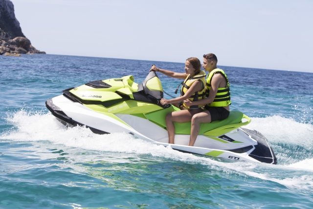  auf dem Jetski zu zweit 