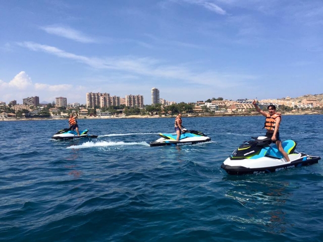 Maxima diversion en las motos de agua