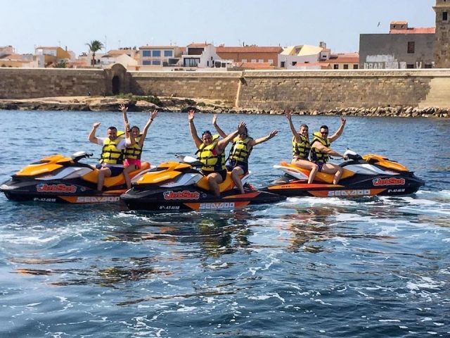 Ruta con amigos en moto de agua