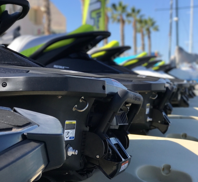  Jetskis am Pier 