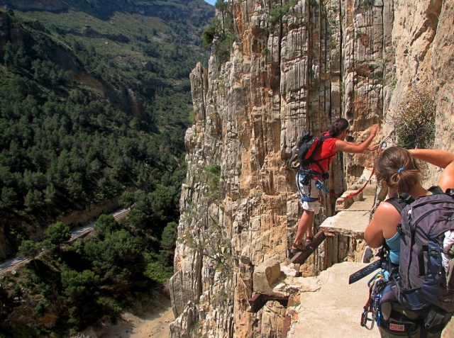  Marcher le long du mur du Caminito del Rey 