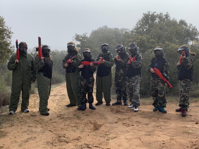  Giocatori di paintball prima della partita 