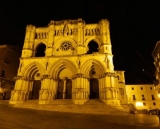 Route nocturne à travers la vieille ville de Cuenca