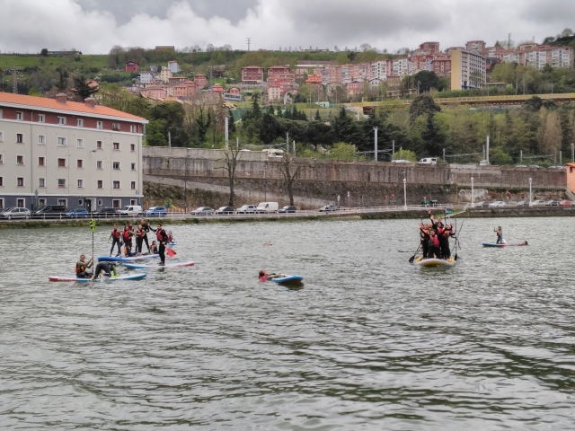 Paddle surf gigante en rio