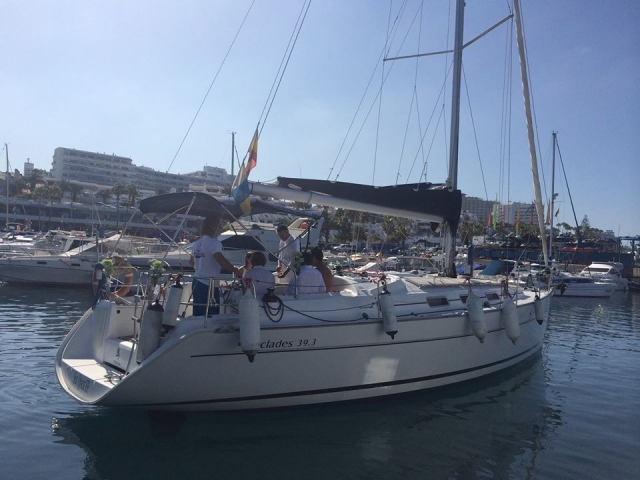  Bateau près du port 