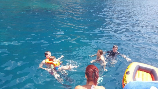  Sie können im Meer schwimmen 