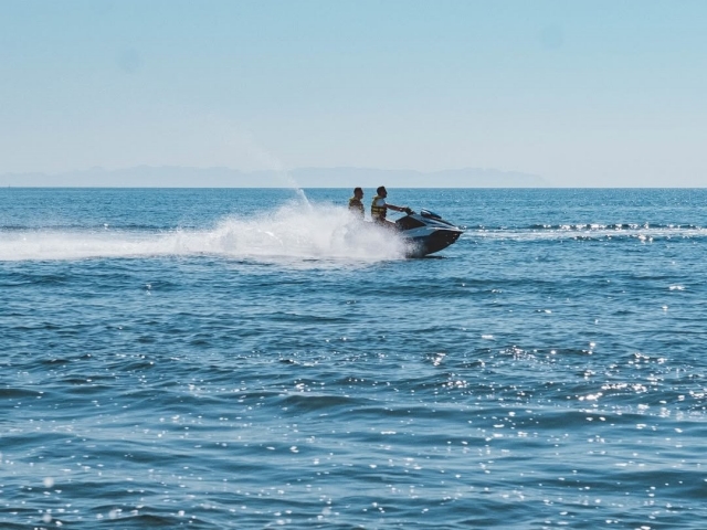 Jet ski en el puerto de Carboneras